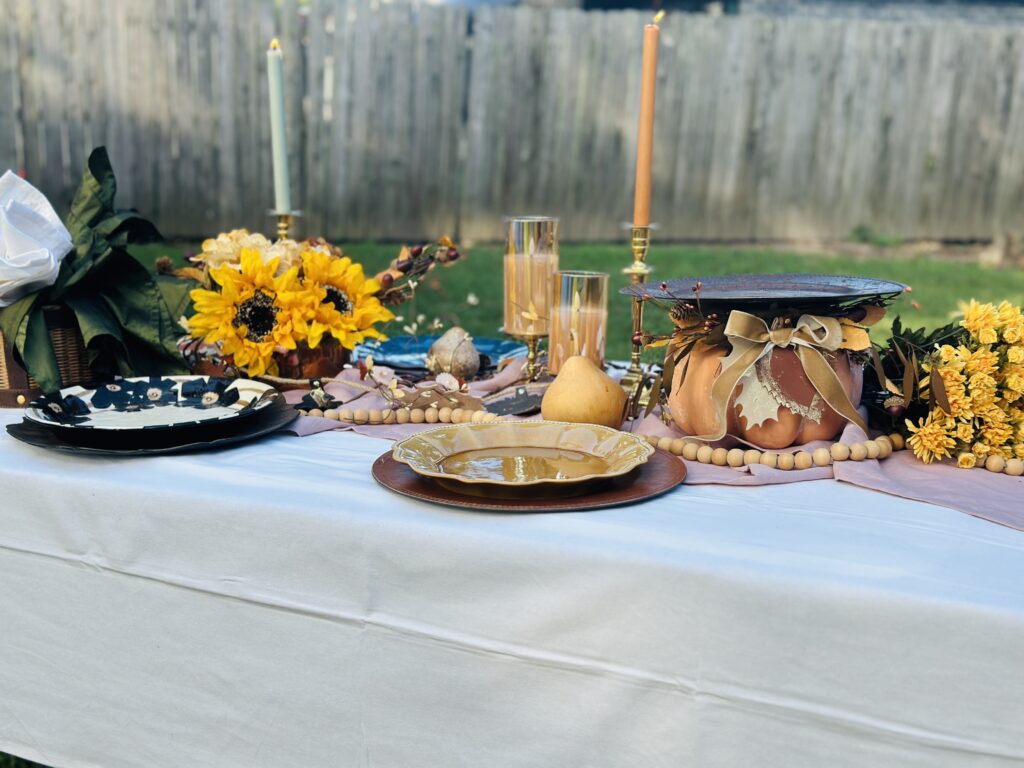 Outdoor fall tablesetting
