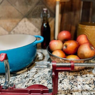How To Make Easy Homemade Applesauce in Less Than 30 Minutes
